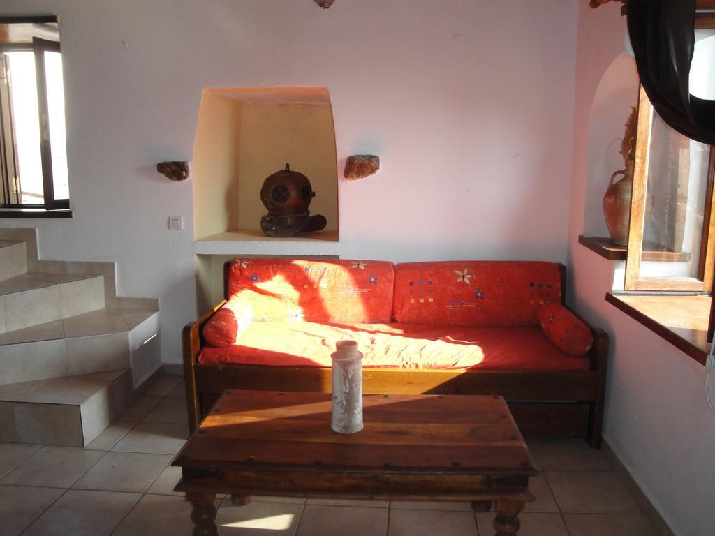 Villa Chrysodimi Chalki Town Oda fotoğraf