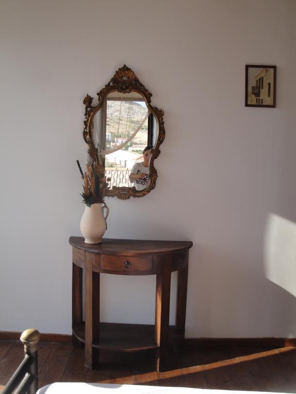 Villa Chrysodimi Chalki Town Oda fotoğraf