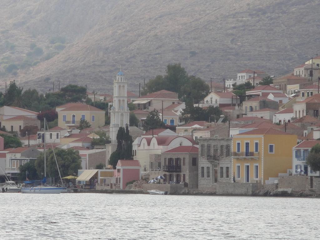 Villa Chrysodimi Chalki Town Oda fotoğraf